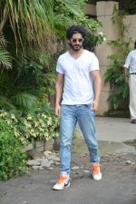 Harshvardhan Kapoor spotted at a clinic in bandra on 24th Aug 2018 (7)_5b839329ceeb8.JPG