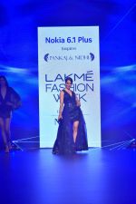 Kangana Ranaut at Pankaj and Nidhi Show at Lakme Fashion Week on 26th Aug 2018 (66)_5b83c4ce2cbce.JPG