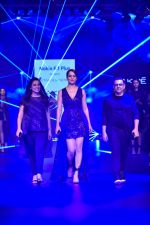Kangana Ranaut at Pankaj and Nidhi Show at Lakme Fashion Week on 26th Aug 2018 (69)_5b83c4dd1e2ec.JPG