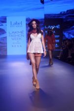 Model walk the ramp for  ritu kumar at Lakme Fashion Week on 26th Aug 2018 (11)_5b83cf4c51e29.JPG