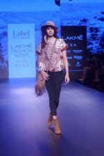 Model walk the ramp for  ritu kumar at Lakme Fashion Week on 26th Aug 2018 (14)_5b83cf5336c96.JPG