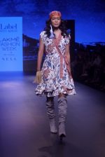 Model walk the ramp for  ritu kumar at Lakme Fashion Week on 26th Aug 2018 (39)_5b83cf954a566.JPG