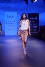 Model walk the ramp for  ritu kumar at Lakme Fashion Week on 26th Aug 2018 (42)_5b83cf9d9fe96.JPG