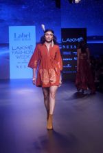 Model walk the ramp for  ritu kumar at Lakme Fashion Week on 26th Aug 2018 (6)_5b83cf3f6c999.JPG