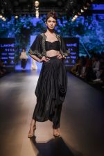 Model walk the ramp for Jayanti Reddy at Lakme Fashion Week on 26th Aug 2018 (41)_5b83d6ce3b7a8.jpg