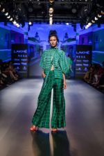 Model walk the ramp for Jayanti Reddy at Lakme Fashion Week on 26th Aug 2018 (72)_5b83d7249ae73.jpg