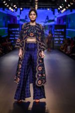 Model walk the ramp for Jayanti Reddy at Lakme Fashion Week on 26th Aug 2018 (76)_5b83d752612cd.jpg