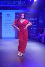 Model walk the ramp for Narendra Kumar at Lakme Fashion Week on 26th Aug 2018 (112)_5b83d0f62f994.JPG
