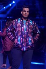 Model walk the ramp for Narendra Kumar at Lakme Fashion Week on 26th Aug 2018 (15)_5b83cff8b6bd3.JPG