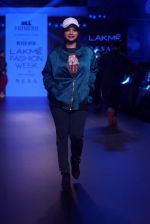 Model walk the ramp for Narendra Kumar at Lakme Fashion Week on 26th Aug 2018 (23)_5b83d00d72579.JPG
