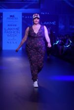 Model walk the ramp for Narendra Kumar at Lakme Fashion Week on 26th Aug 2018 (5)_5b83cfddb37b1.JPG