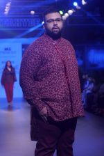 Model walk the ramp for Narendra Kumar at Lakme Fashion Week on 26th Aug 2018 (79)_5b83d0a109c42.JPG