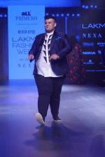 Model walk the ramp for Narendra Kumar at Lakme Fashion Week on 26th Aug 2018 (94)_5b83d0c88b33e.JPG