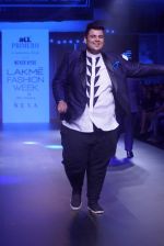 Model walk the ramp for Narendra Kumar at Lakme Fashion Week on 26th Aug 2018 (95)_5b83d0cae9872.JPG