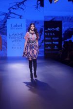 Model walk the ramp for ritu kumar at Lakme Fashion Week on 26th Aug 2018 (35)_5b83d16155495.JPG