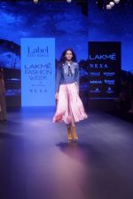 Model walk the ramp for ritu kumar at Lakme Fashion Week on 26th Aug 2018 (6)_5b83d111ea574.JPG