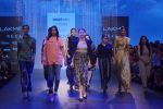 Soha Ali Khan at KANIKA GOYAL SHANTI POOCHKI SHOW at Lakme Fashion Show on 25th Aug 2018JPG (83)_5b839e041d0d8.JPG