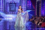 Kareena Kapoor at Grand Finale of Lakme Fashion Show 2018 on 27th Aug 2018 (31)_5b84fe11c10c5.JPG