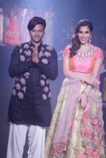 Sophie Choudry walk the ramp for 6 degree studio Show at lakme fashion week on 27th Aug 2018 (143)_5b84f3083d986.JPG
