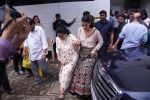 Asha Bhosle, Kajol On The Sets Of Colors Show Dance Deewane In Filmcity Goregaon on 30th Aug 2018 (22)_5b88f38e8384b.jpg