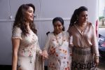 Asha Bhosle, Kajol, Madhuri Dixit On The Sets Of Colors Show Dance Deewane In Filmcity Goregaon on 30th Aug 2018 (20)_5b88f35c8e177.jpg