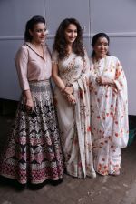Asha Bhosle, Kajol, Madhuri Dixit On The Sets Of Colors Show Dance Deewane In Filmcity Goregaon on 30th Aug 2018 (24)_5b88f35f03f18.jpg