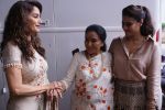 Asha Bhosle, Kajol, Madhuri Dixit On The Sets Of Colors Show Dance Deewane In Filmcity Goregaon on 30th Aug 2018 (29)_5b88f3b1d70de.jpg