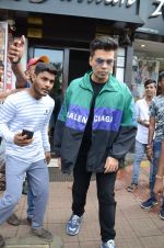 Karan Johar Spotted At Bastian Bandra on 1st Sept 2018 (1)_5b8cf73dc2c65.JPG
