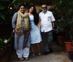 Pankaj Kapoor , Supriya Pathak & daughter Sanah Kapoor at Shahid Kapoor_s house in juhu on 7th Sept 2018 (5)_5b93833fc5908.jpg