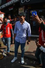 Tusshar Kapoor spotted at Bastian Bandra on 8th Sept 2018 (1)_5b95277a369e9.JPG