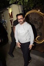 Aamir Khan Spotted At Myrah Juhu on 9th Sept 2018 (4)_5b975db2c0572.JPG