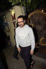 Aamir Khan Spotted At Myrah Juhu on 9th Sept 2018 (5)_5b975db42c4a9.JPG