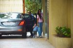 Kareena Kapoor , Taimur Spotted At Karishma Kapoor_s House In Bandra on 9th Sept 2018 (14)_5b975f4e7f5e5.jpeg