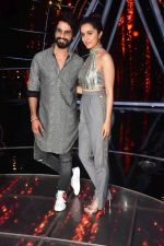Shahid Kapoor, Shraddha Kapoor at the promotion of film Batti Gul Meter Chalu on the sets of Indian Idol at Yashraj in andheri on 11th Sept 2018 (30)_5b98c10a947f4.jpg