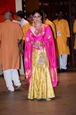 Kareena Kapoor at Mukesh Ambani_s House For Ganesha Chaturthi on 13th Sept 2018 (43)_5b9b5688e17ab.jpg