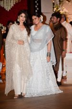 Rhea Chakraborty, Huma Qureshi at Mukesh Ambani_s House For Ganesha Chaturthi on 13th Sept 2018 (68)_5b9b57247a236.jpg