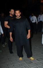 Salman Khan at Ganpati celebrations in Arpita Khan_s home in khar on 13th Sept 2018 (70)_5b9b61d3f300c.jpg