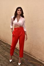 Shilpa Shetty spotted during a brand shoot in Mehboob studio, bandra on 17th Sept 2018 (11)_5ba09389ce4de.jpg