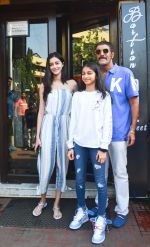 Ananya Pandey, Chunky Pandey Spotted At Bastian Bandra on 23rd Sept 2018 (5)_5ba9e3c9319eb.jpg