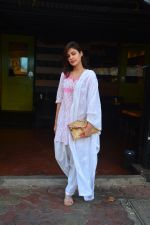 Rhea Chakraborty spotted at Bandra on 25th Sept 2018 (11)_5baa6c335dee2.JPG