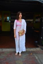Rhea Chakraborty spotted at Bandra on 25th Sept 2018 (5)_5baa6c27a1406.JPG