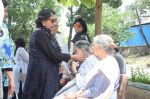 Shabana Azmi at Kalpana Lajmi Funeral At Oshiwara Crematorium In Mumbai on 23rd Sept 2018 (127)_5ba9d358268d4.JPG