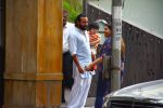 Saif Ali Khan with Taimur spotted at Saif_s house in bandra on 28th Sept 2018 (1)_5bae34d7d1b5a.jpeg
