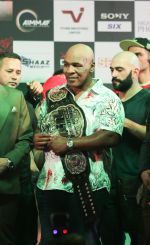 Mike Tyson At The Press Conference Of Kumite 1 League At St Regis Hotel In Mumbai on 28th Sept 2018 (7)_5baf2ab9c9fa0.jpg