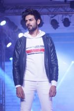 Kartik Aaryan at the Launch of Mufti Autumn Winter_18 Collection Along with Fashion Show on 30th Sept 2018 (51)_5bb1c87be3021.JPG