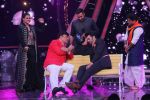 Ajay Devgan, Kajol on the sets of Indian Idol 10 at Yashraj studios in Andheri on 2nd Oct 2018 (34)_5bb46c92a879f.JPG