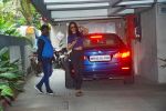 Esha Gupta spotted at bandra on 5th Oct 2018 (3)_5bb88d6c5e972.jpeg