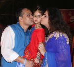 Ameet Satam with wife and kid 1 at Ameet Satam_s Adarsh Navratri Utsav Day 1 at JVPD Grounds, Juhu_5bbf0efb0d81b.jpg