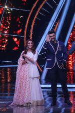 Arjun Kapoor & Parineeti Chopra on Indian Idol set at Yashraj studio in andheri on 8th Oct 2018 (34)_5bbefe6e9ed64.jpg