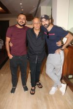 Mahesh Bhatt, Pushpdeep Bhardwaj, Varun Mitra at Media interactions for the film Jalebi at Raheja Classic club andheri on 8th Oct 2018 (1)_5bbefea079464.jpg